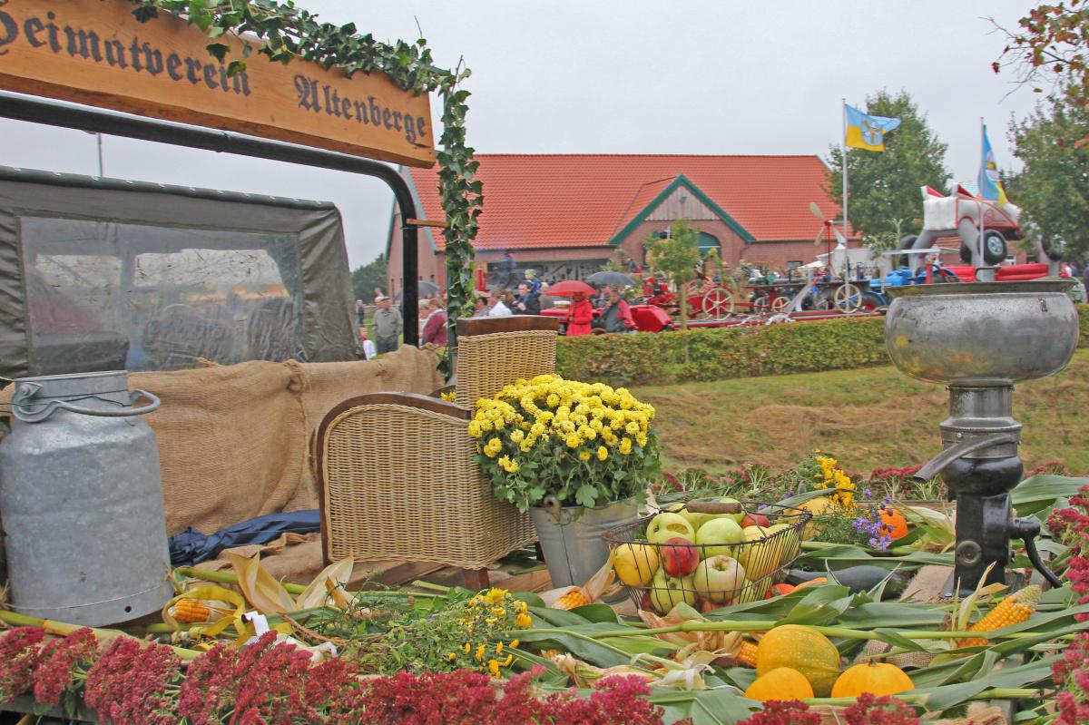 Altenberge feiert Erntedankfest mit traditionellem Umzug Altenberge feiert Erntedankfest mit traditionellem Umzug