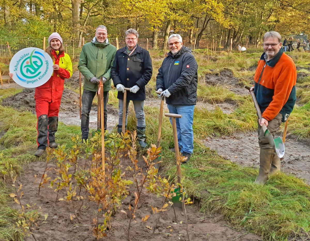 Gymnasium Marianum hat jetzt eigenen Schulwald Gymnasium Marianum hat jetzt eigenen Schulwald