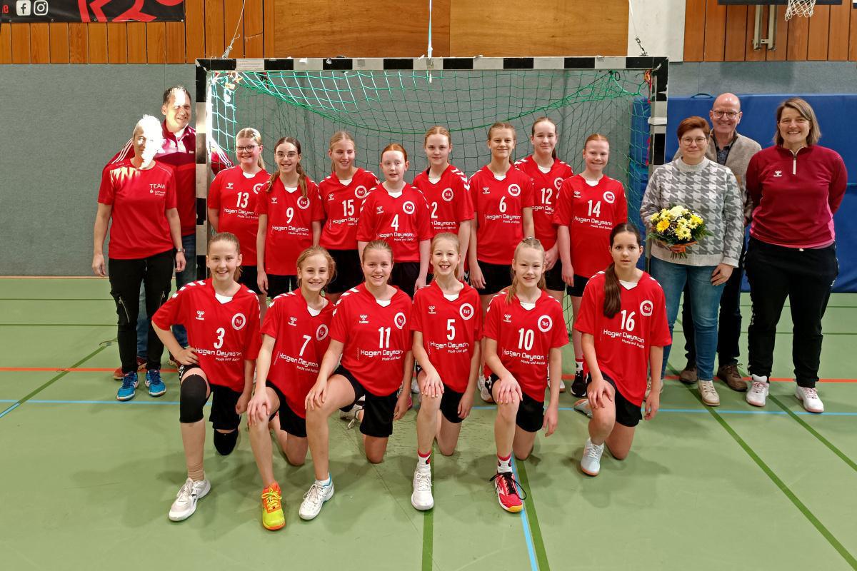 D2-Handballerinnen des TuS Haren präsentieren neue Trikots D2-Handballerinnen des TuS Haren präsentieren neue Trikots