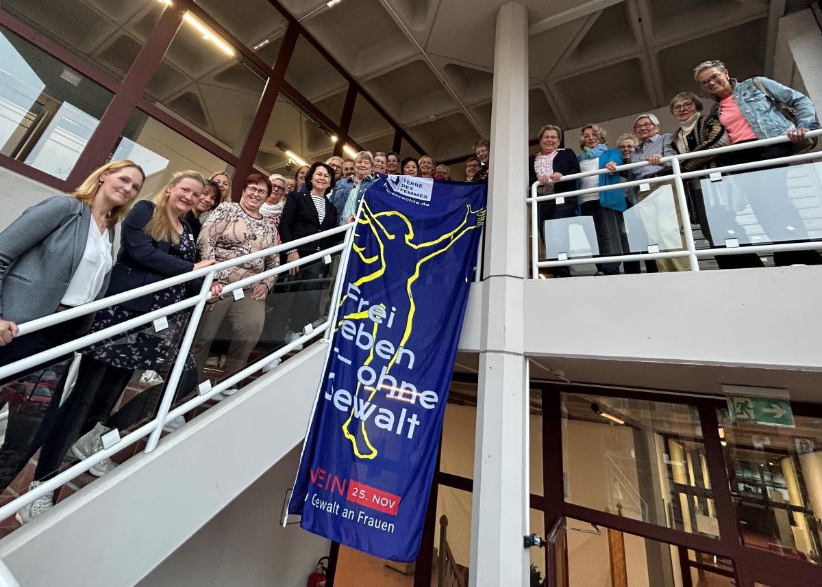 „NEIN zu Gewalt an Frauen“ „NEIN zu Gewalt an Frauen“