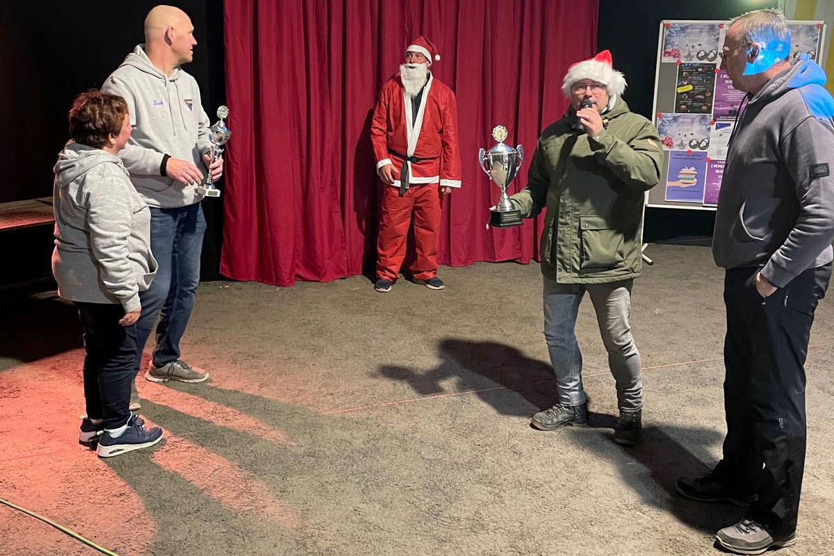 61 Teams, 5 Runden, 1 Sieger: Der Christmas-Cup begeistert alle! 61 Teams, 5 Runden, 1 Sieger: Der Christmas-Cup begeistert alle!