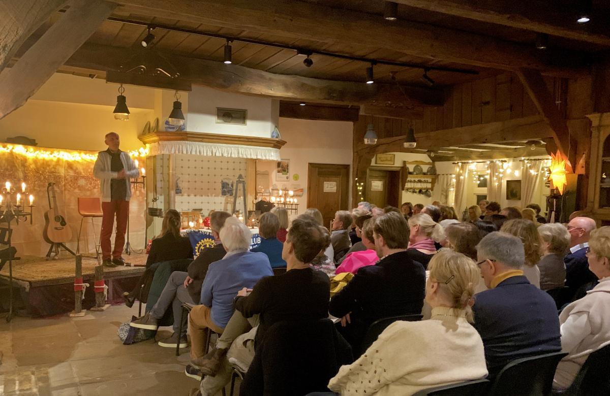 Rotarischer Märchenabend zaubert 7.000 Euro aus dem Zylinder Rotarischer Märchenabend zaubert 7.000 Euro aus dem Zylinder