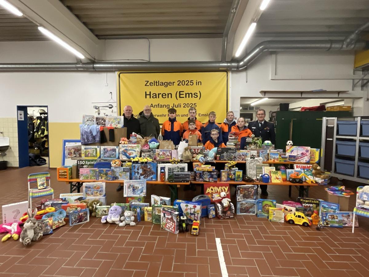 Junge Brandschützer engagieren sich für bedürftige Kinder Junge Brandschützer engagieren sich für bedürftige Kinder