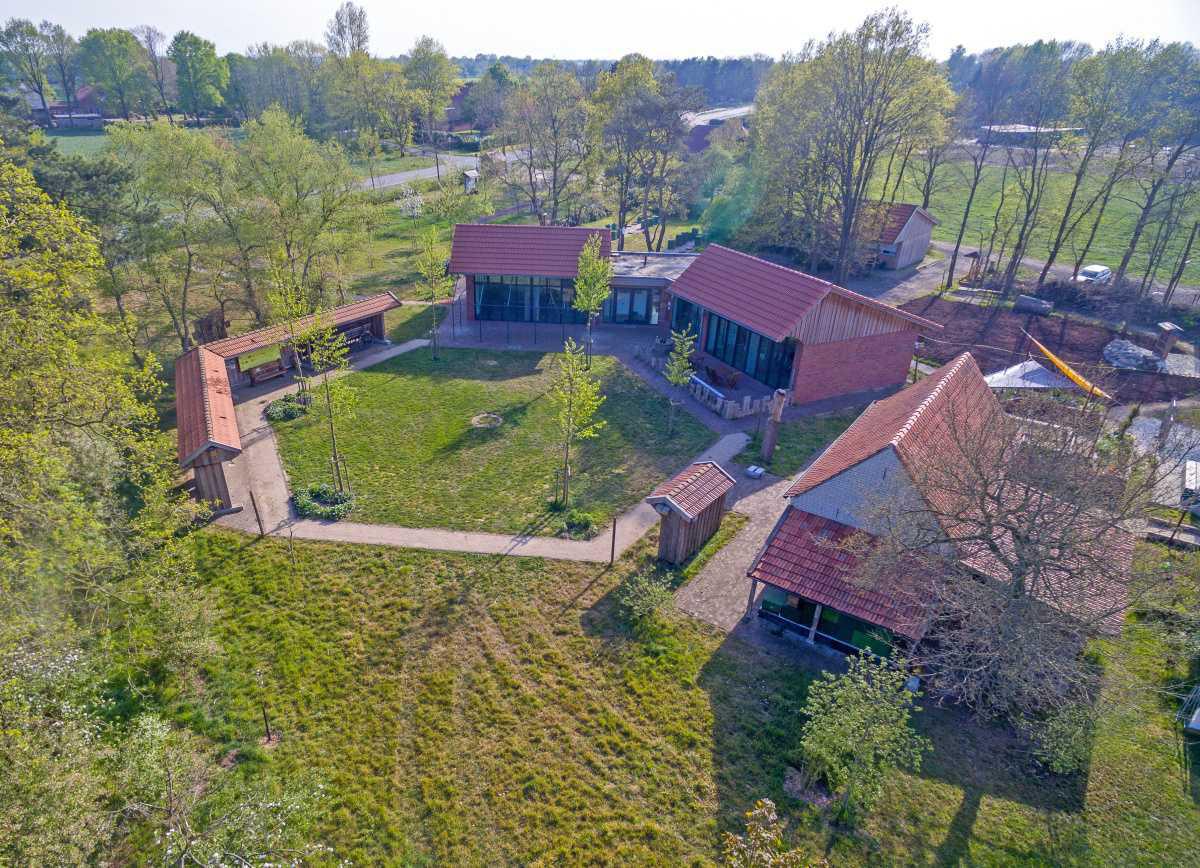 Flohmarkt beim Deutsch-Niederländischen Bienenzentrum in Haren Flohmarkt beim Deutsch-Niederländischen Bienenzentrum in Haren
