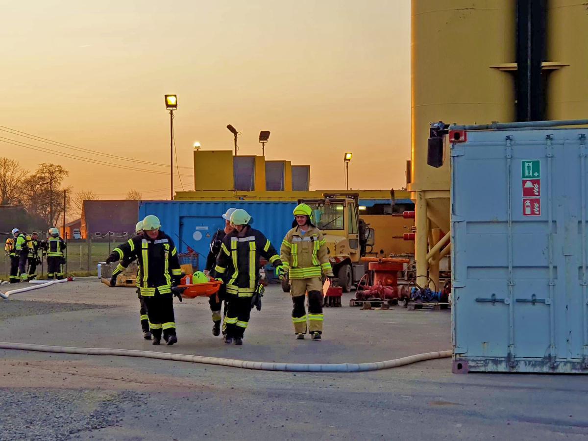 Verfüllungsarbeiten und Sicherheitsübung an der ehemaligen Gasproduktionsbohrung Verfüllungsarbeiten und Sicherheitsübung an der ehemaligen Gasproduktionsbohrung