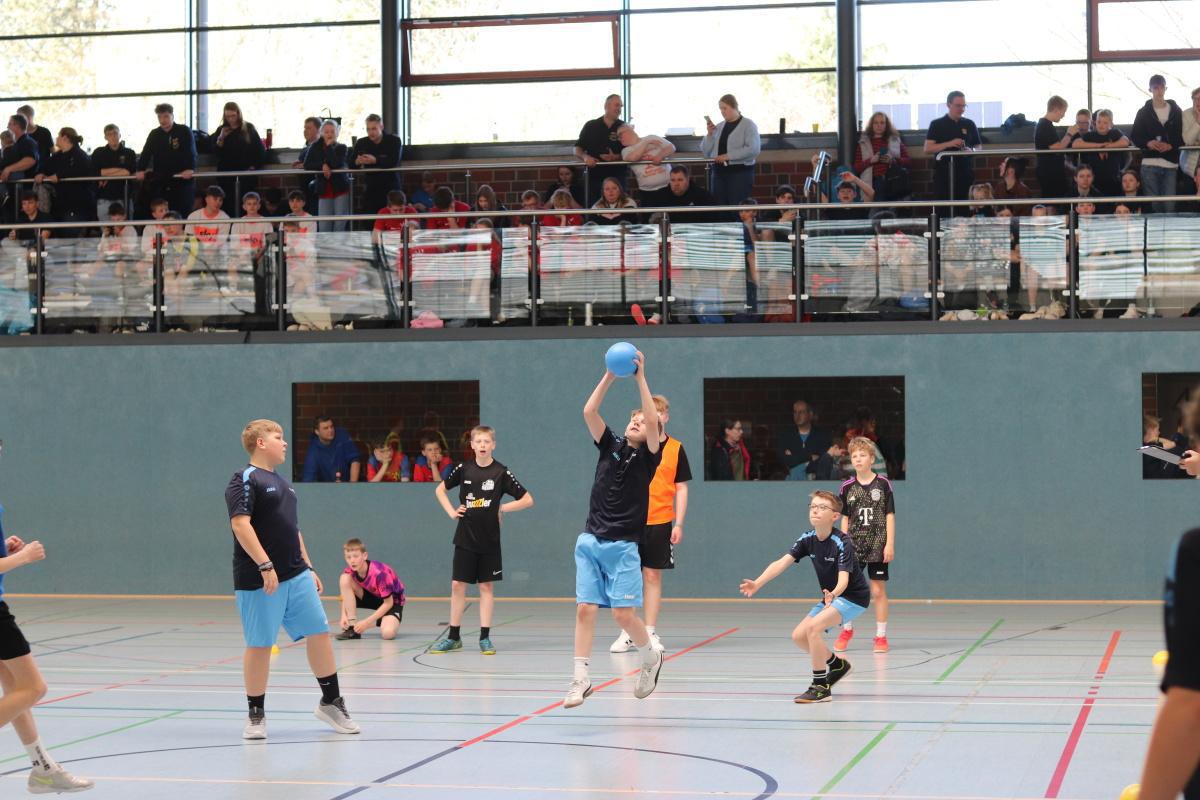 Spannendes Völkerballturnier der Kreisjugendfeuerwehr Emsland: Schapen sichert sich den Sieg Spannendes Völkerballturnier der Kreisjugendfeuerwehr Emsland: Schapen sichert sich den Sieg