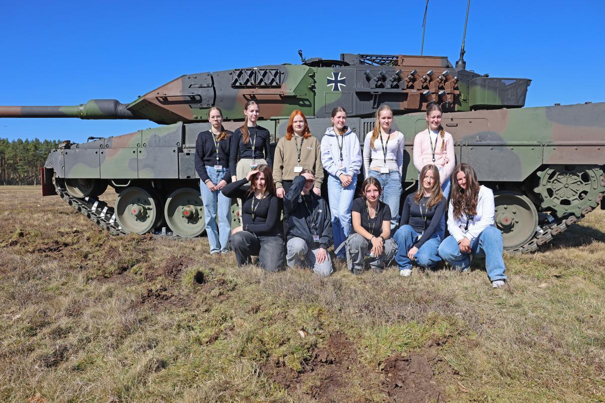 Girls‘ Day 2025 auf der Wehrtechnischen Dienststelle 91  Girls‘ Day 2025 auf der Wehrtechnischen Dienststelle 91