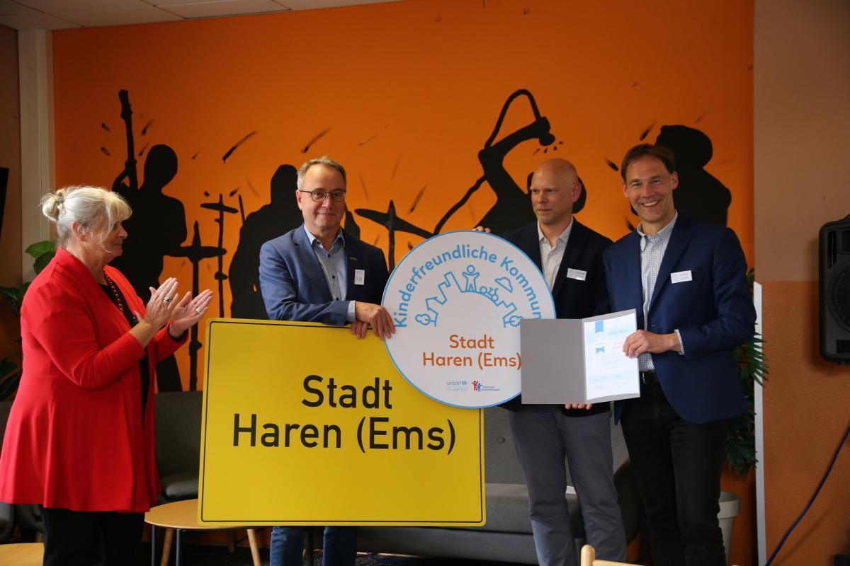 Haren (Ems) erhält Auszeichnung als „Kinderfreundliche Kommune“ Haren (Ems) erhält Auszeichnung als „Kinderfreundliche Kommune“