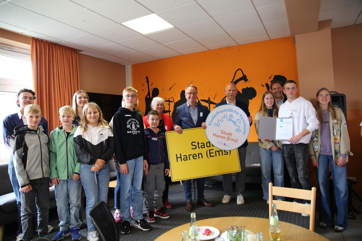 Haren (Ems) erhält Auszeichnung als „Kinderfreundliche Kommune“ Haren (Ems) erhält Auszeichnung als „Kinderfreundliche Kommune“