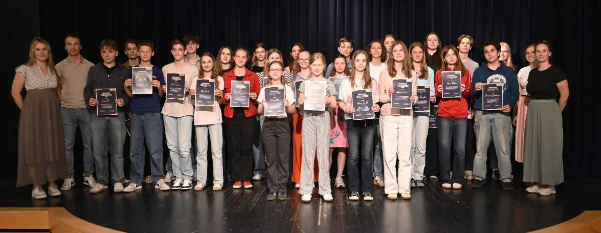 Von Hormonen und Solarjacken: „Tag der Talente“ am Gymnasium Marianum Meppen Von Hormonen und Solarjacken: „Tag der Talente“ am Gymnasium Marianum Meppen