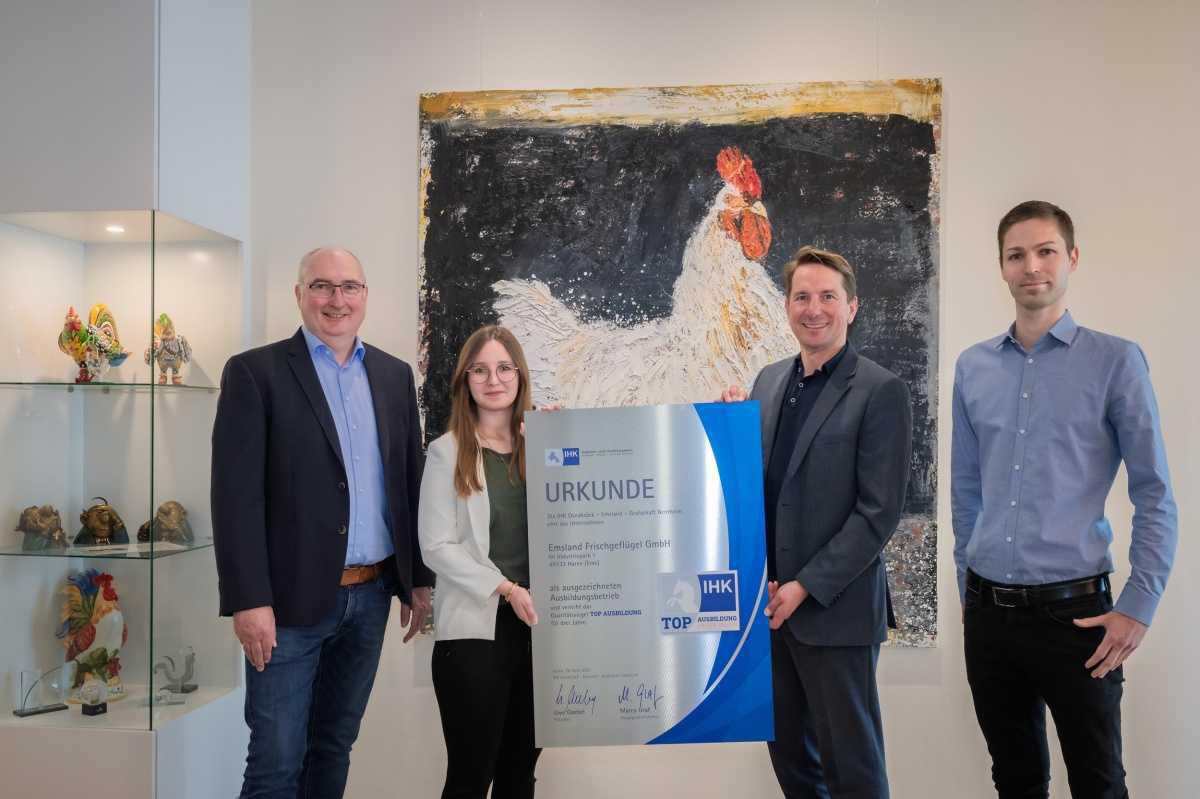 Emsland Frischgeflügel GmbH erhält das IHK-Siegel für „Top-Ausbildung“ Emsland Frischgeflügel GmbH erhält das IHK-Siegel für „Top-Ausbildung“
