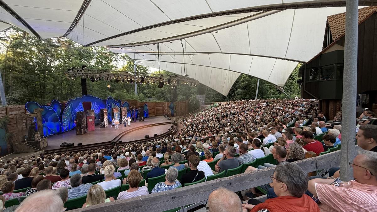 Freilichtbühne Meppen: Gelungene Premiere mit einem Käfig voller Narren