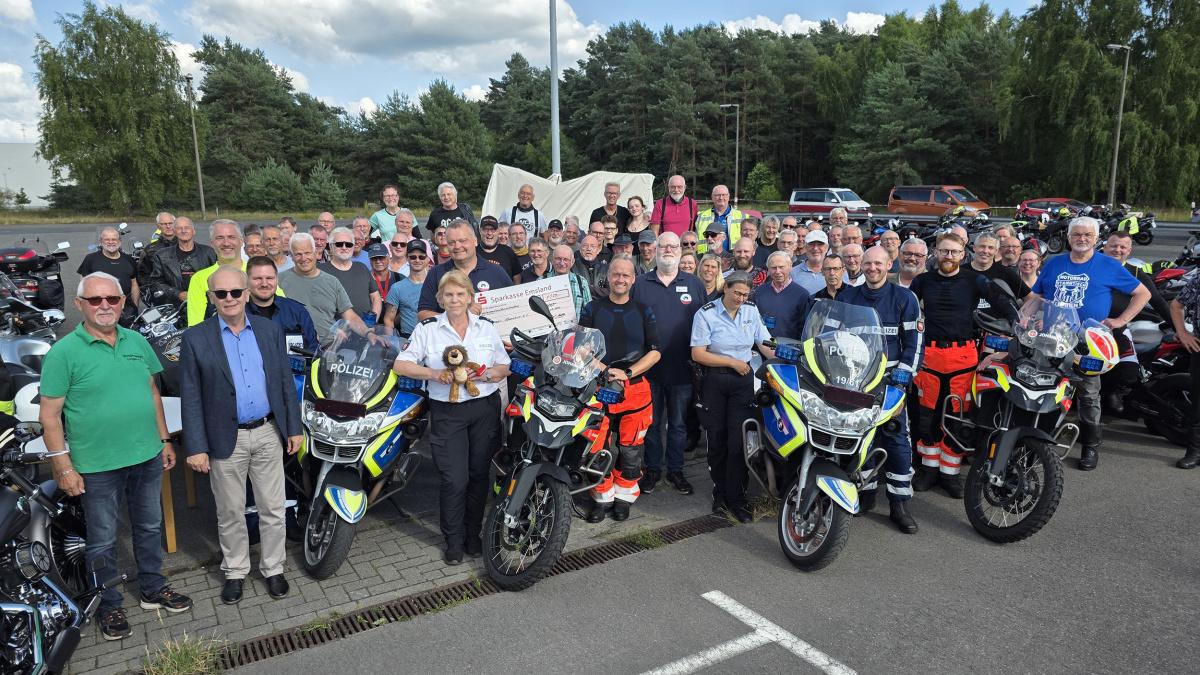 Motorradfahrerstammtisch übergibt 1.500 Euro an Kinderhospiz Löwenherz