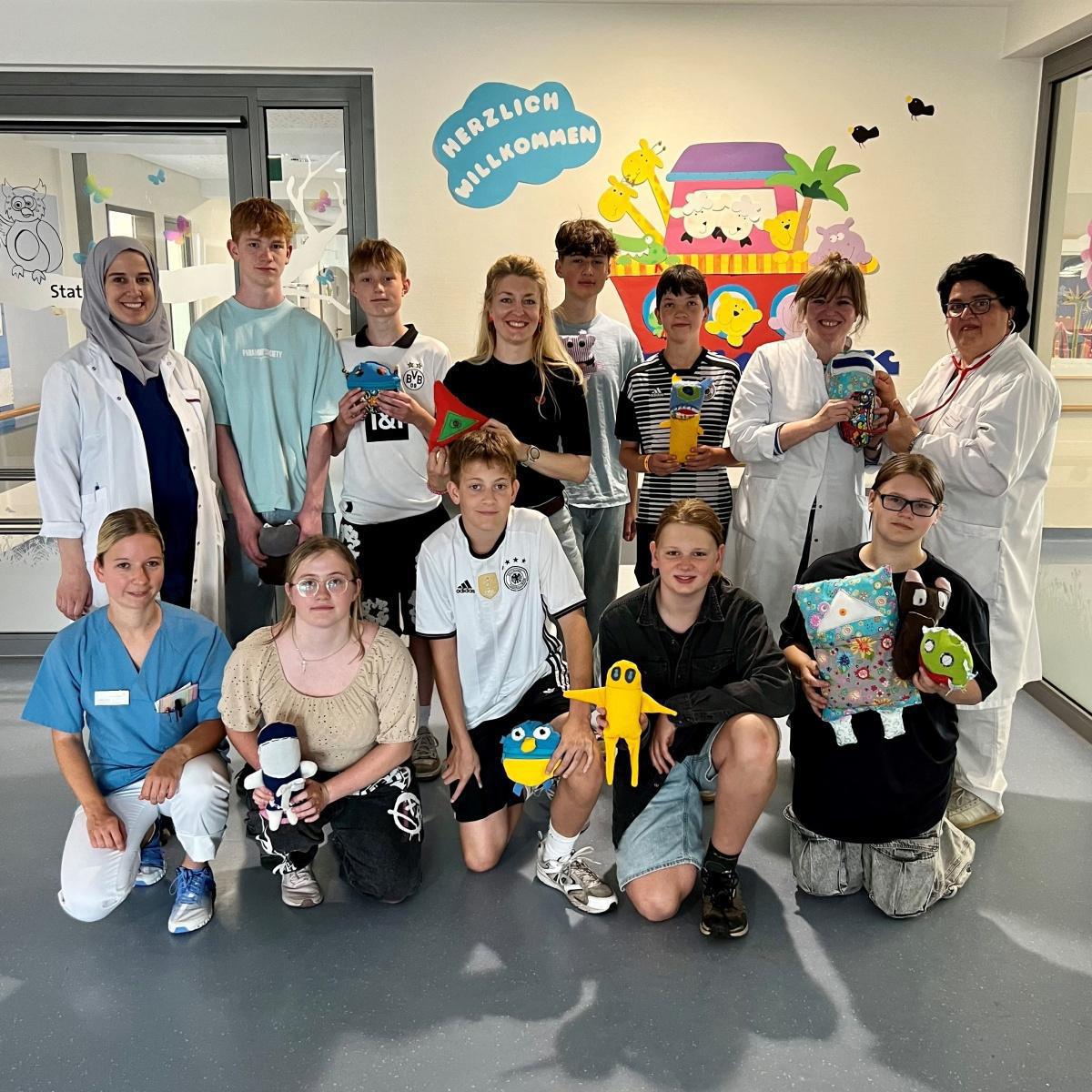 Selbstgenähte Sorgenfresser bringen Trost in die Boni-Kinderklinik Selbstgenähte Sorgenfresser bringen Trost in die Boni-Kinderklinik