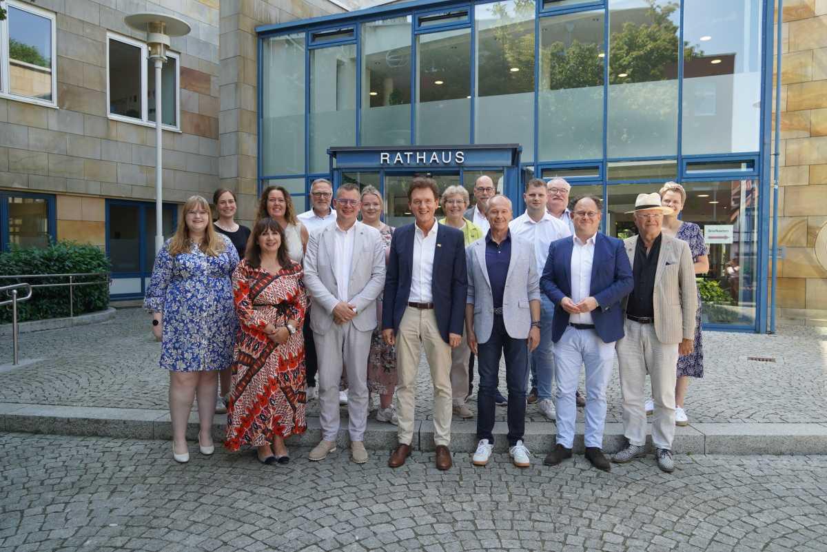 Emmen und Lingen stärken grenzüberschreitende Zusammenarbeit: Gemeinsam die Zukunft gestalten  Emmen und Lingen stärken grenzüberschreitende Zusammenarbeit: Gemeinsam die Zukunft gestalten