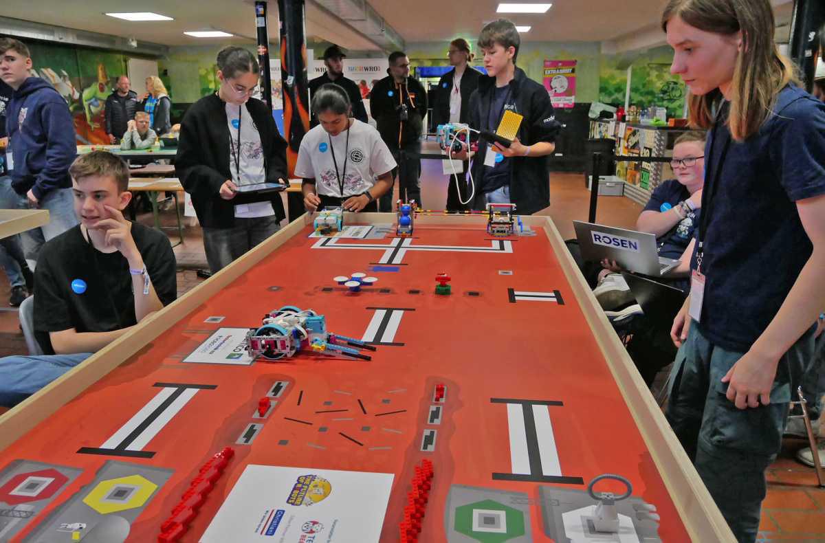 Zweiter „gemeinschaftlicher Roboterwettbewerb“ im Oktober Zweiter „gemeinschaftlicher Roboterwettbewerb“ im Oktober