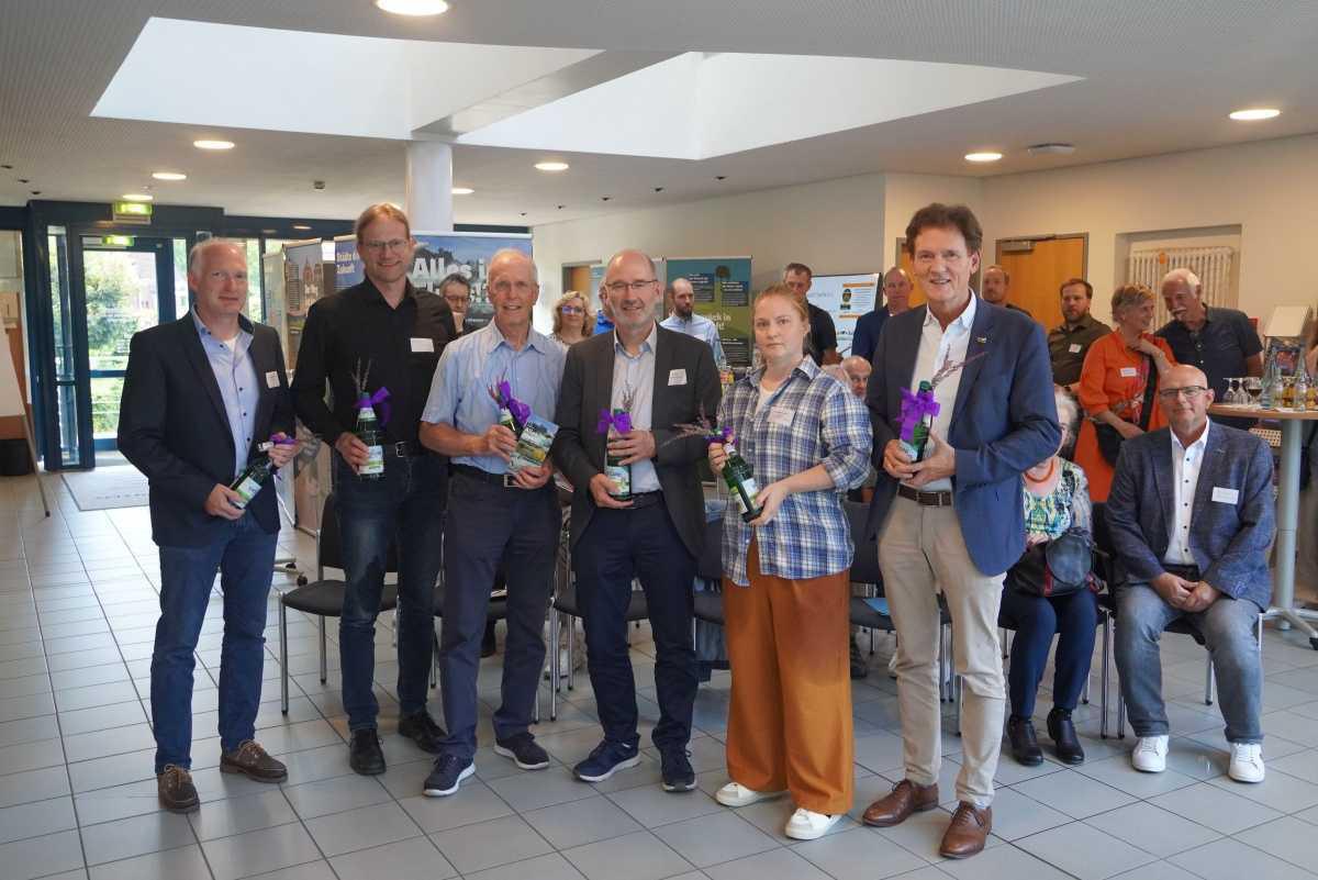 „Alles im Fluss!?“ – Ausstellung zur Wasserkrise im Lingener Rathausfoyer „Alles im Fluss!?“ – Ausstellung zur Wasserkrise im Lingener Rathausfoyer