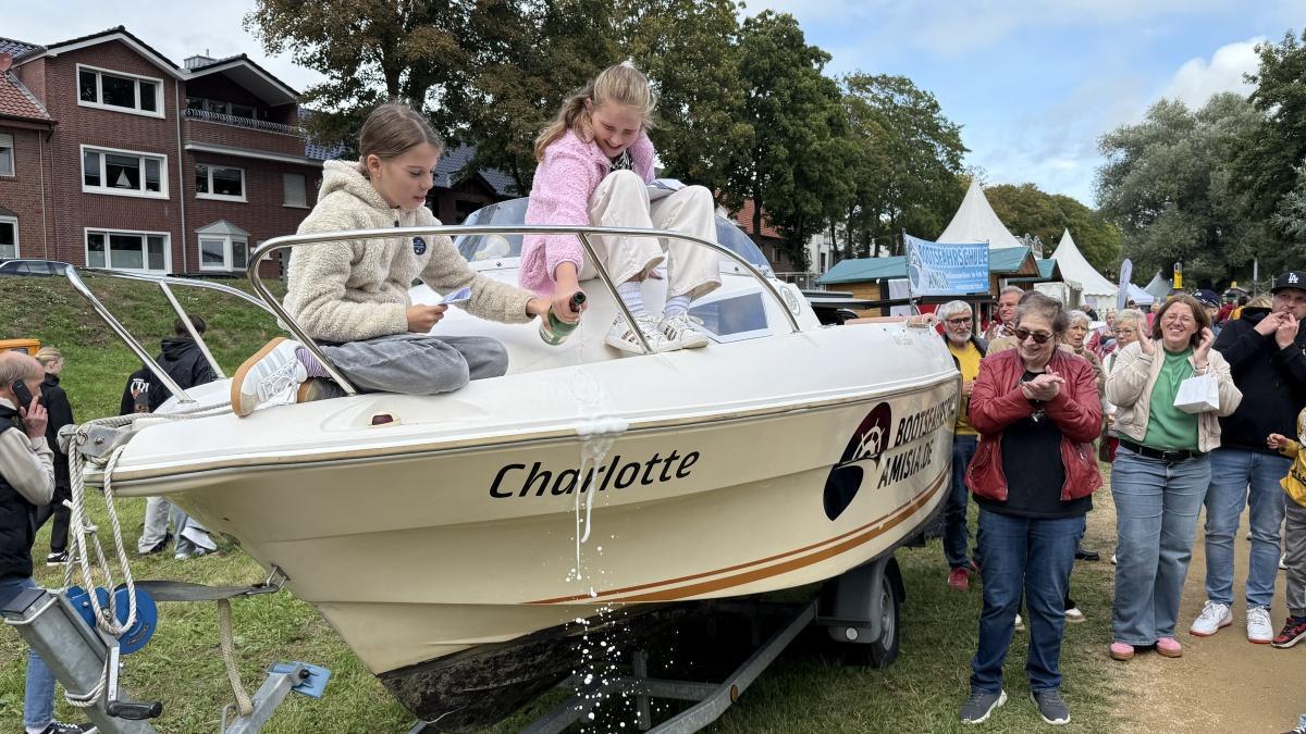 Püntetage: Ausbildungsboot "Charlotte" getauft Püntetage: Ausbildungsboot "Charlotte" getauft
