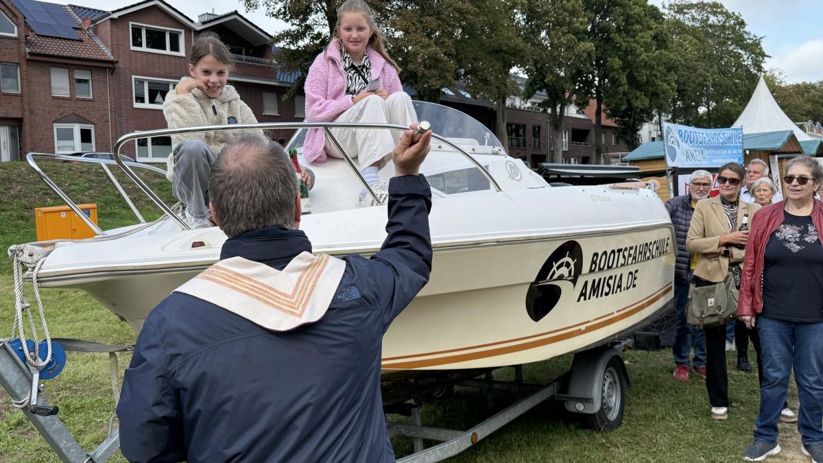 Püntetage: Ausbildungsboot "Charlotte" getauft Püntetage: Ausbildungsboot "Charlotte" getauft