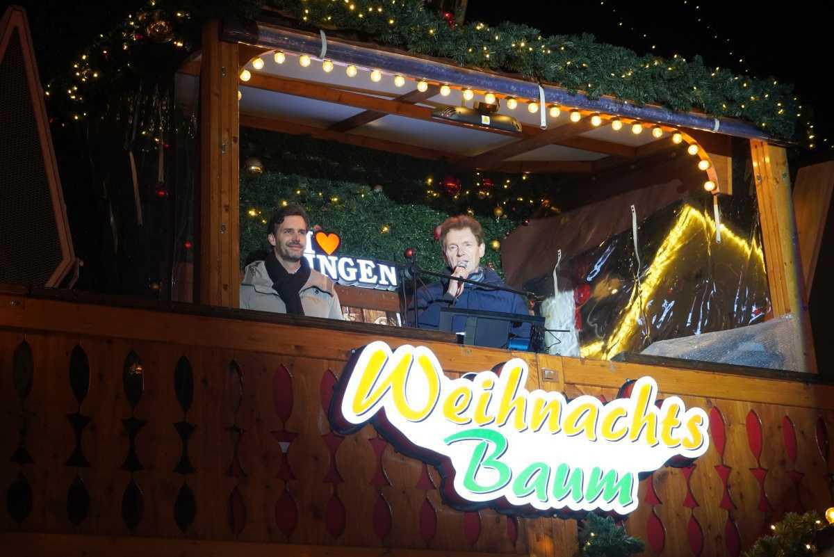 Premiere für den fliegenden Weihnachtsmann auf dem Lingener Weihnachtsmarkt