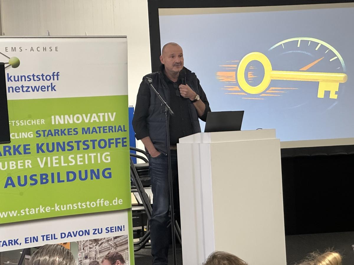 Forum zu Robotik und KI im Technikum von Röchling Forum zu Robotik und KI im Technikum von Röchling