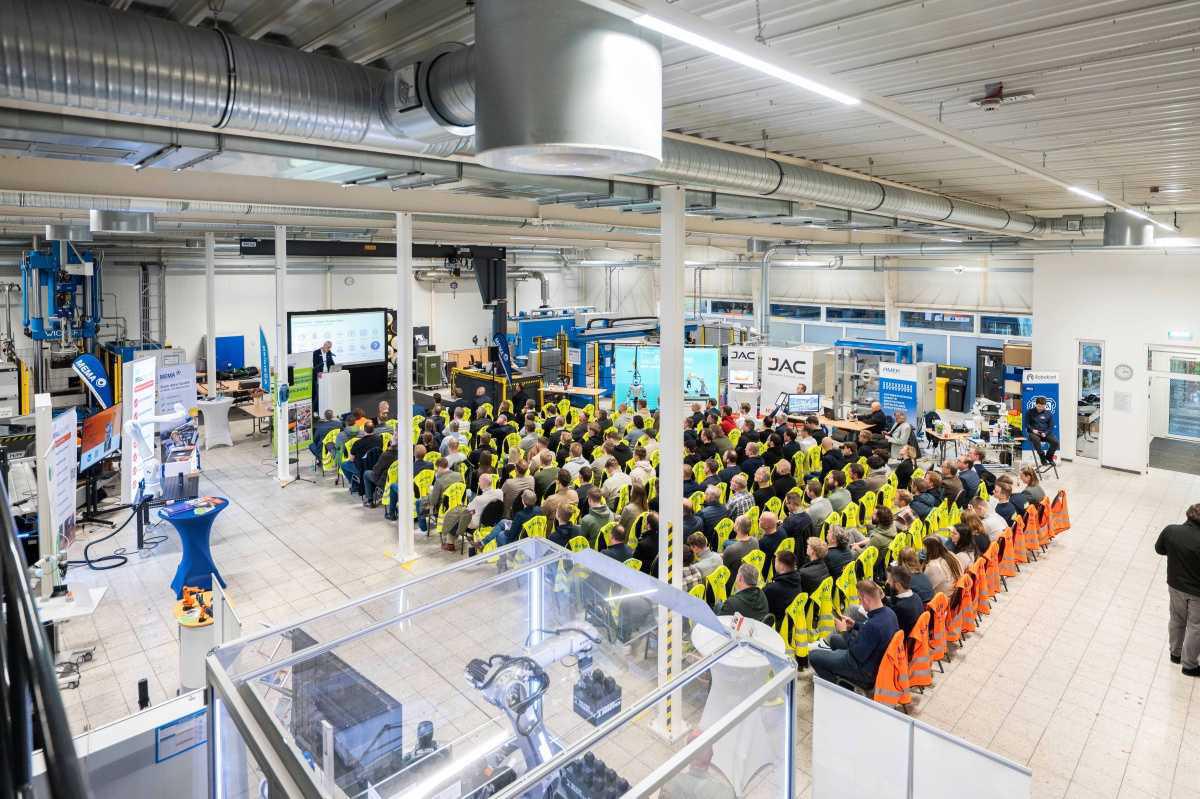 Forum zu Robotik und KI im Technikum von Röchling