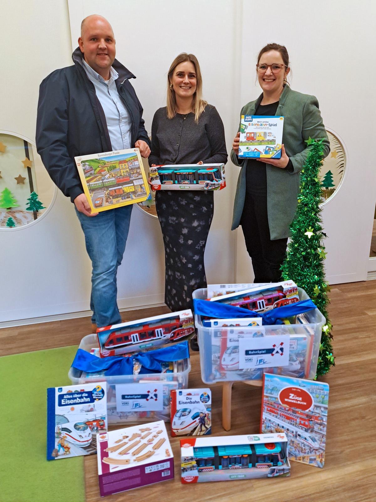 IBL Ingenieurgesellschaft Behnen schenkt Bahnspielboxen an Förderverein „Ein Herz für Elisabeth“