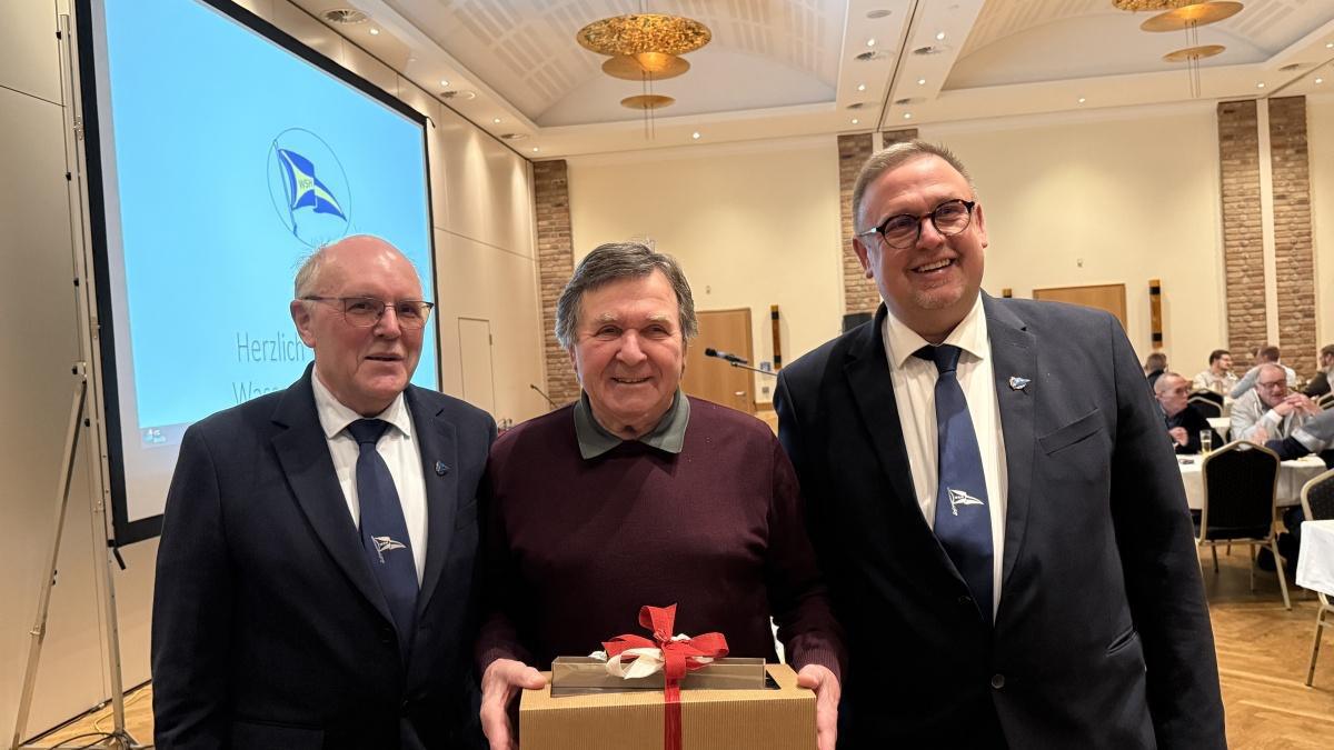 Karl-Heinz „Charly“ Bols: Für 50 Jahre im WSH geehrt