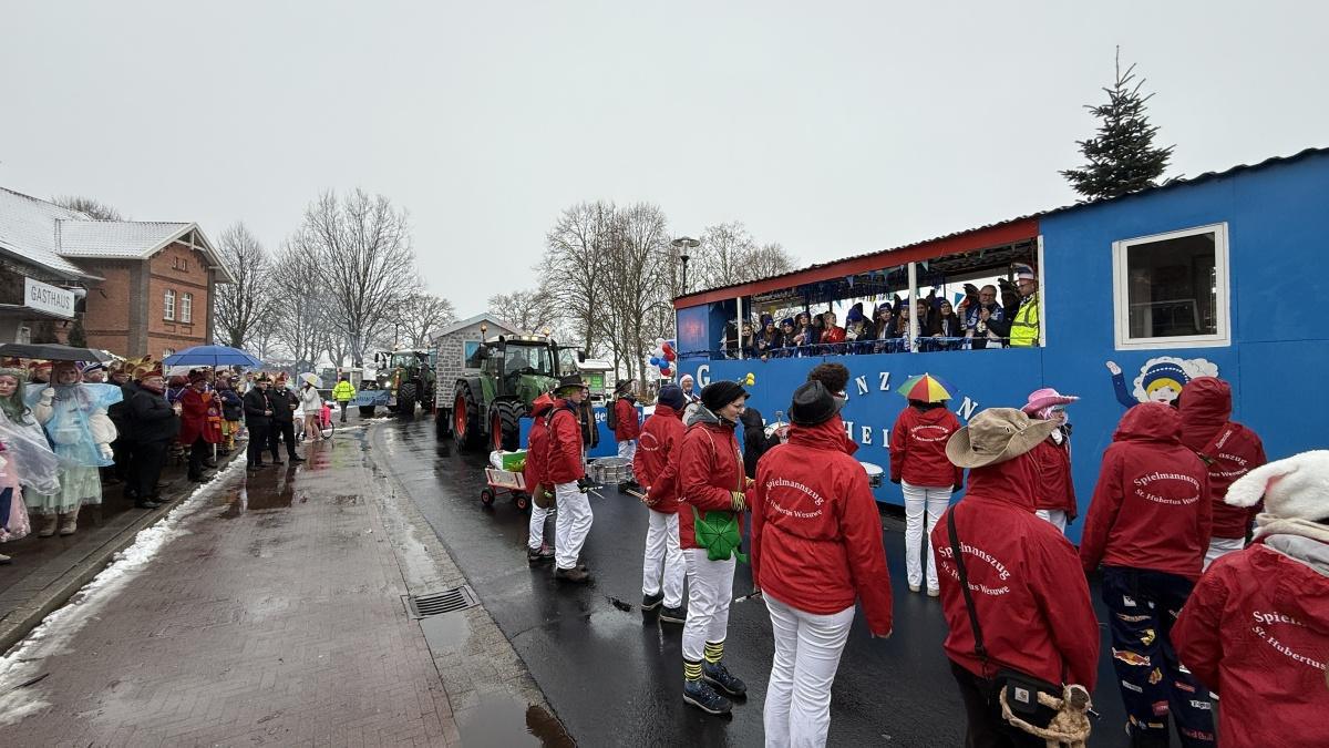 Trotz Schnee: Karnevalsumzug in Rütenbrock und umzu Trotz Schnee: Karnevalsumzug in Rütenbrock und umzu