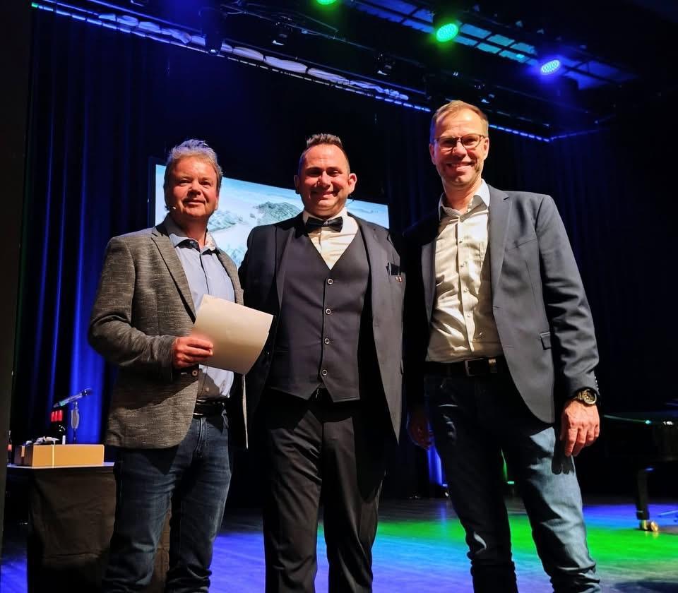 Meppener Professor Dr. med. Christoph Albrecht Tschan referiert zu Neurochirurgie und Wirbelsäulenchirurgie Meppener Professor Dr. med. Christoph Albrecht Tschan referiert zu Neurochirurgie und Wirbelsäulenchirurgie