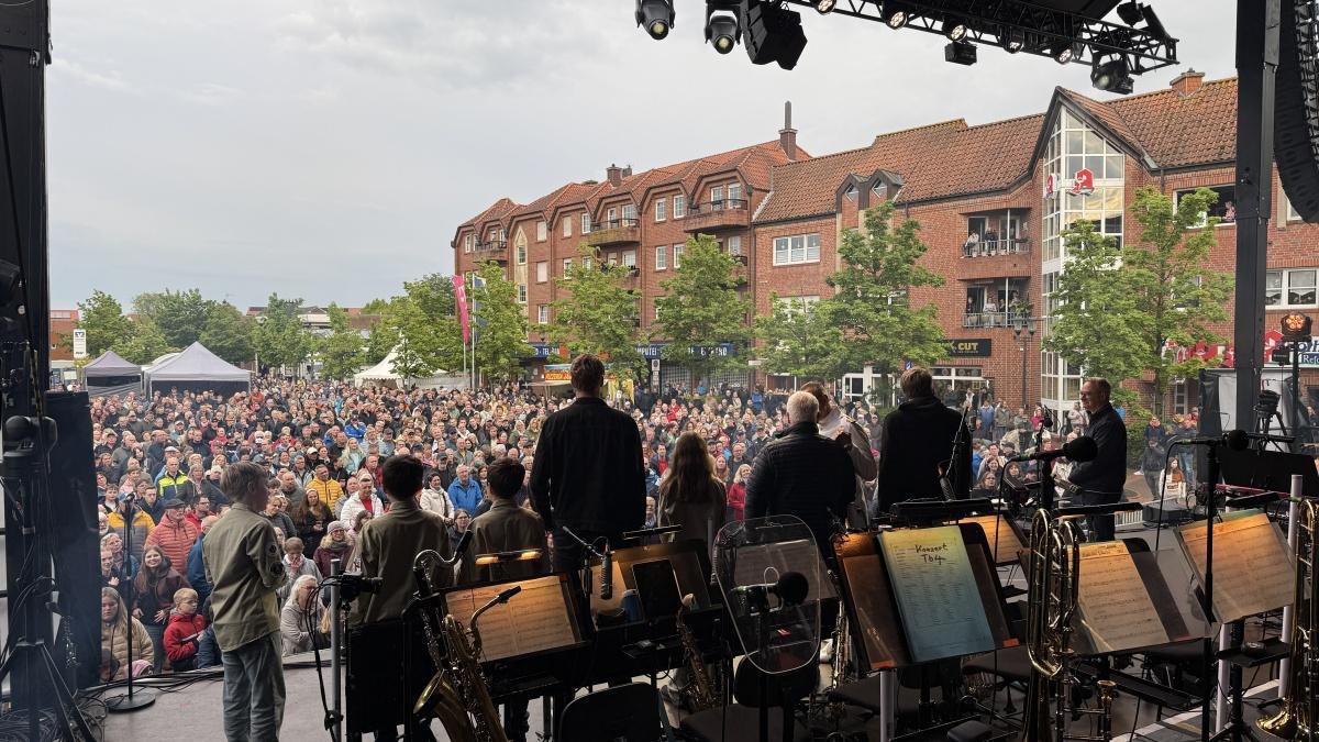 Konzert mit Mutzke: Tolle Stimmung auf dem Neuen Markt