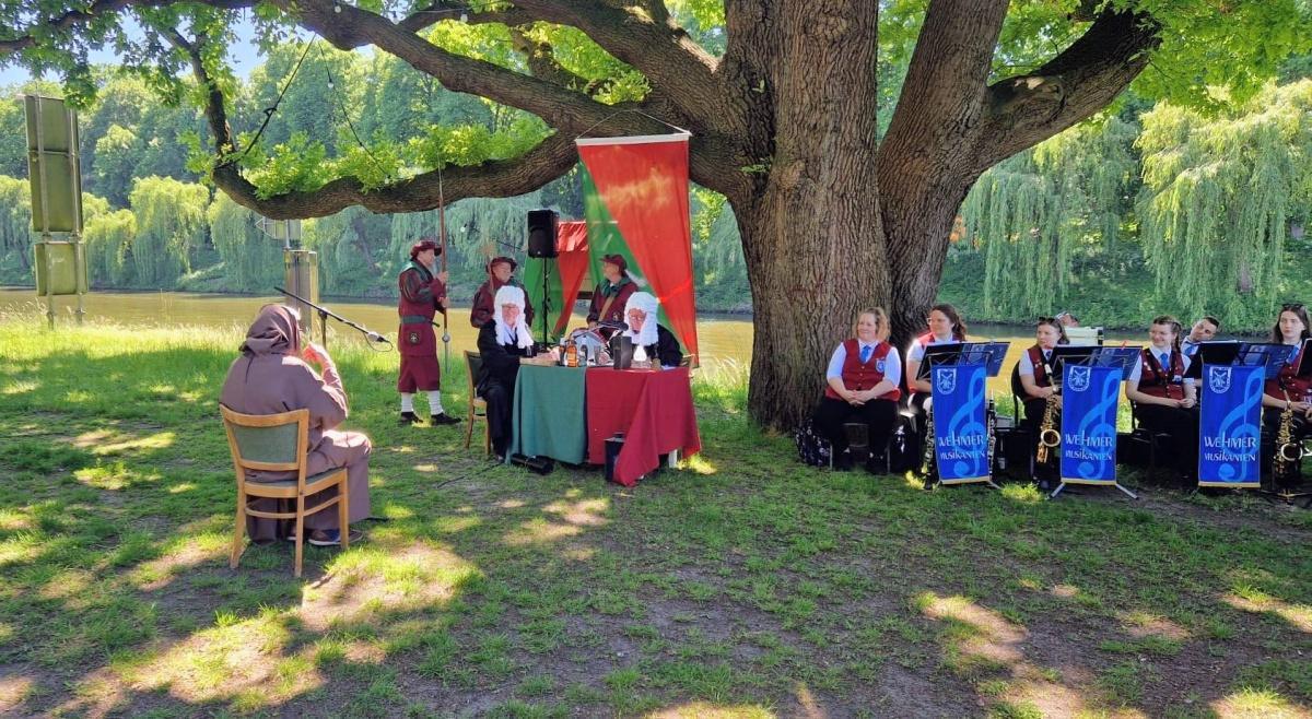 Holt-Thing in Meppen: Historische Inszenierung des Holzgerichts Holt-Thing in Meppen: Historische Inszenierung des Holzgerichts