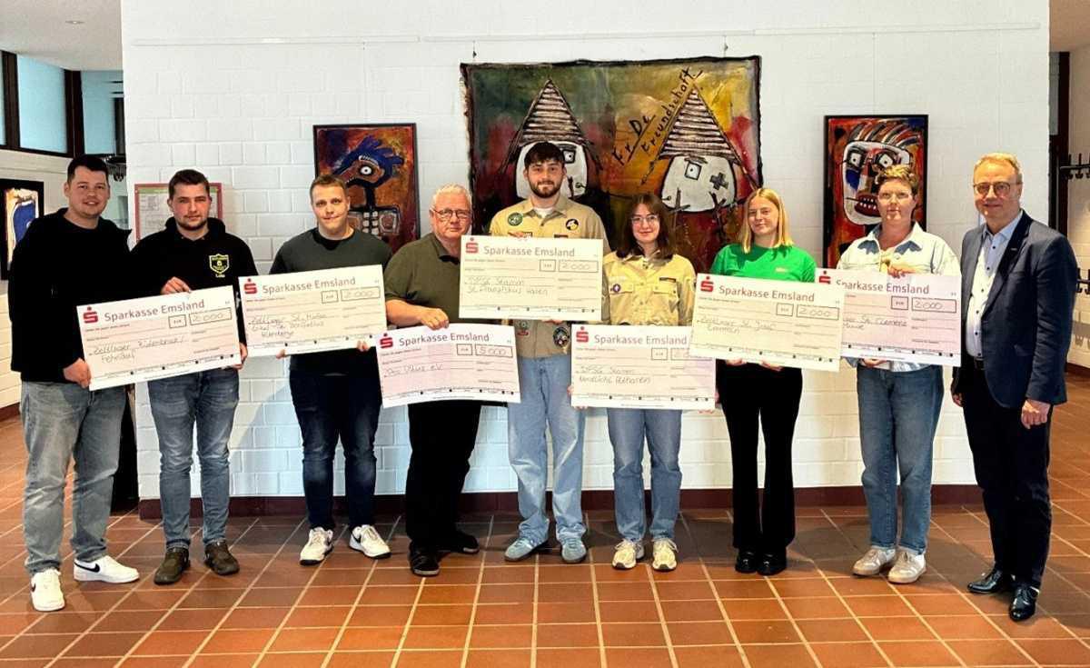 17.000 Euro!!! Spenden aus dem Big-Band-Konzert übergeben 17.000 Euro!!! Spenden aus dem Big-Band-Konzert übergeben