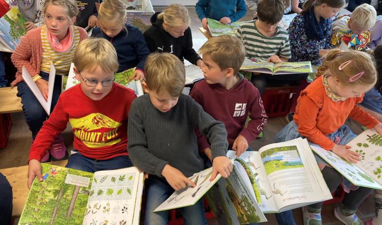 Buchgeschenk für Erst- und Drittklässler im Emsland