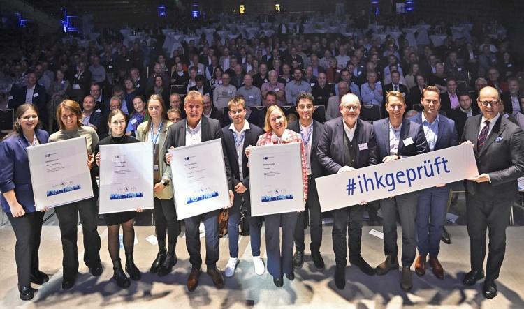 Über 800 Ehrenamtliche ausgezeichnet: IHK ehrt engagierte Prüferinnen und Prüfer