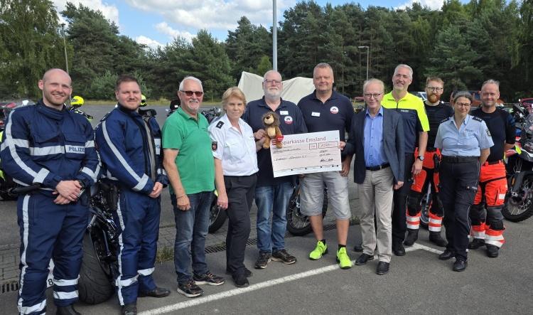 Motorradfahrerstammtisch übergibt 1.500 Euro an Kinderhospiz Löwenherz