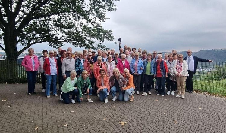 Senioren auf Entdeckungstour: Eine Reise voller Genuss und Geselligkeit