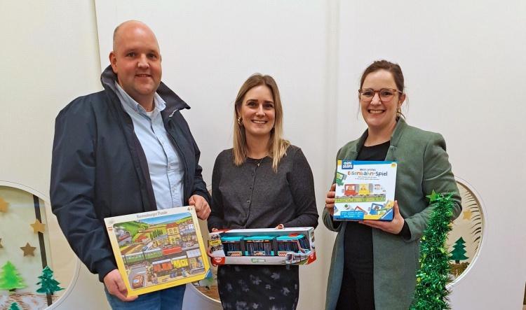 IBL Ingenieurgesellschaft Behnen schenkt Bahnspielboxen an Förderverein „Ein Herz für Elisabeth“