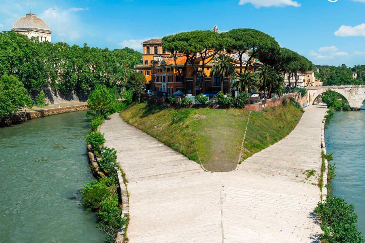 Jewish Quarter, Tiber Island and Trastevere Private Walking Tour Jewish Quarter, Tiber Island and Trastevere Private Walking Tour