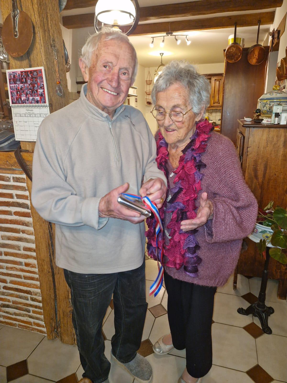 Paulette et Claude Citoyens d'honneur de Saint-Sauveur-Sur-Ecole 