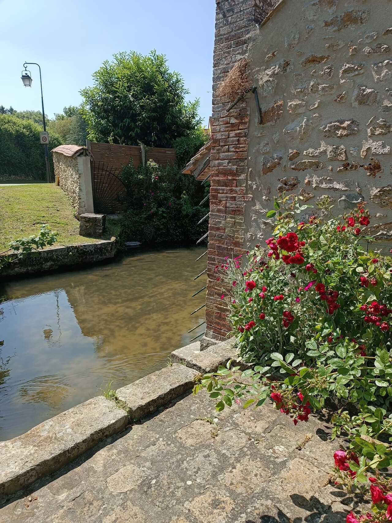 Lavoir de Saint-Sauveur rue d'Etrelles