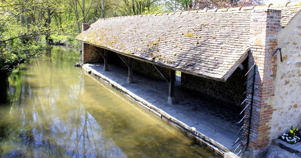 Lavoir de Saint-Sauveur rue d'Etrelles