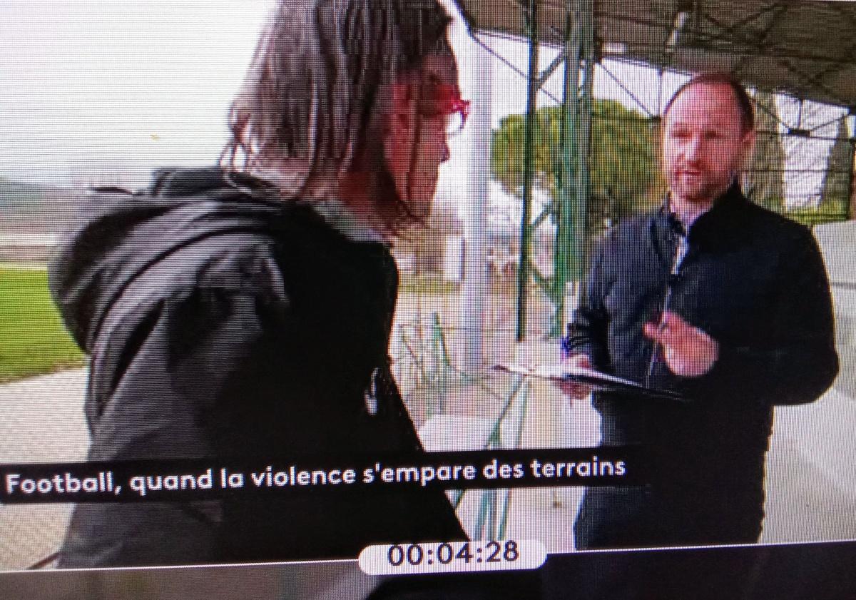 Violences dans les stades de Foot : Reportage France Info avec intervention d'un IJS