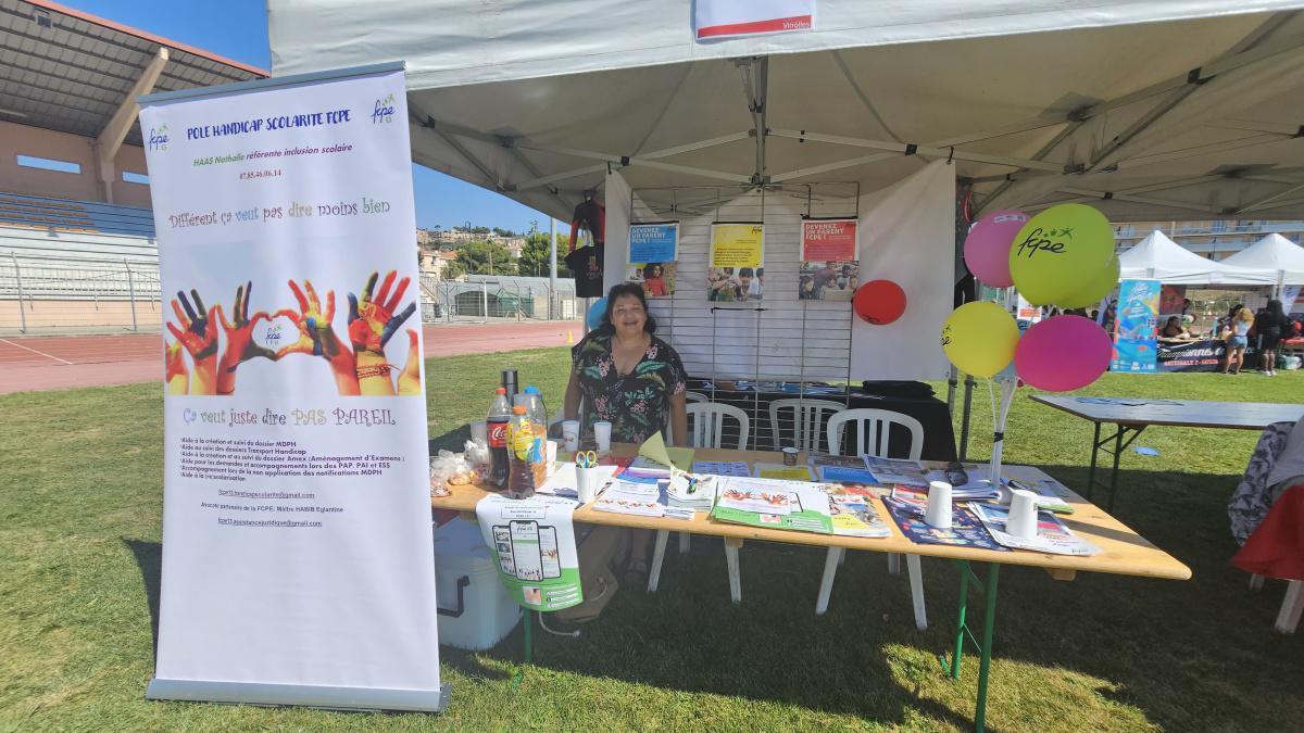 Présence de notre référente handicap/scolarité à la journée des associations Présence de notre référente handicap/scolarité à la journée des associations