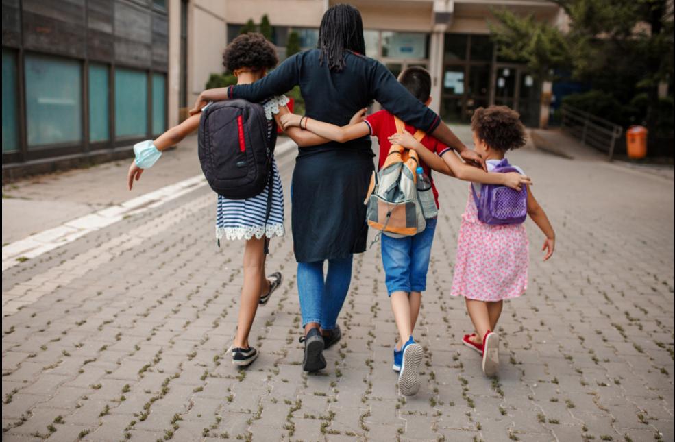  La rentrée, c'est toujours un moment important pour toute la famille. Comme chaque année, la #FCPE sera à vos côtés dans toutes les étapes décisives de la scolarité de vos enfants ! Bonne rentrée à tous les élèves, leurs parents