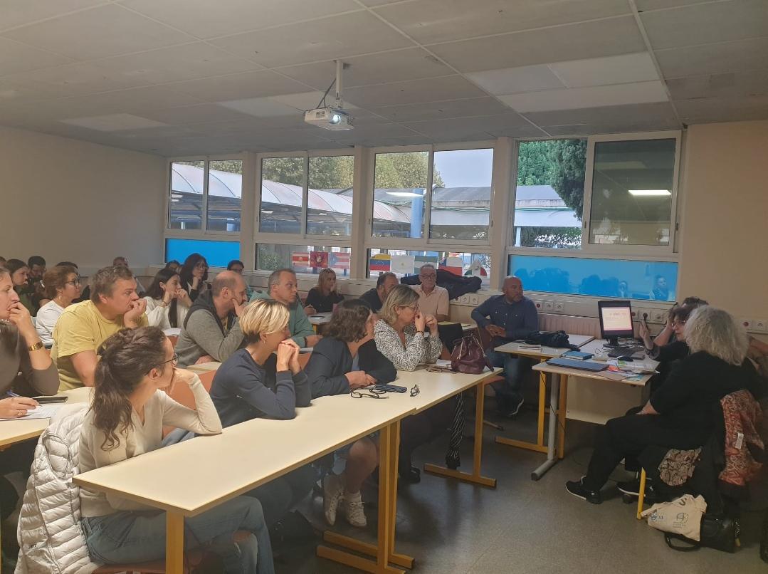 Séance d'information sur les dossiers Amex dans le plus gros lycée de France : joliot curie à Aubagne