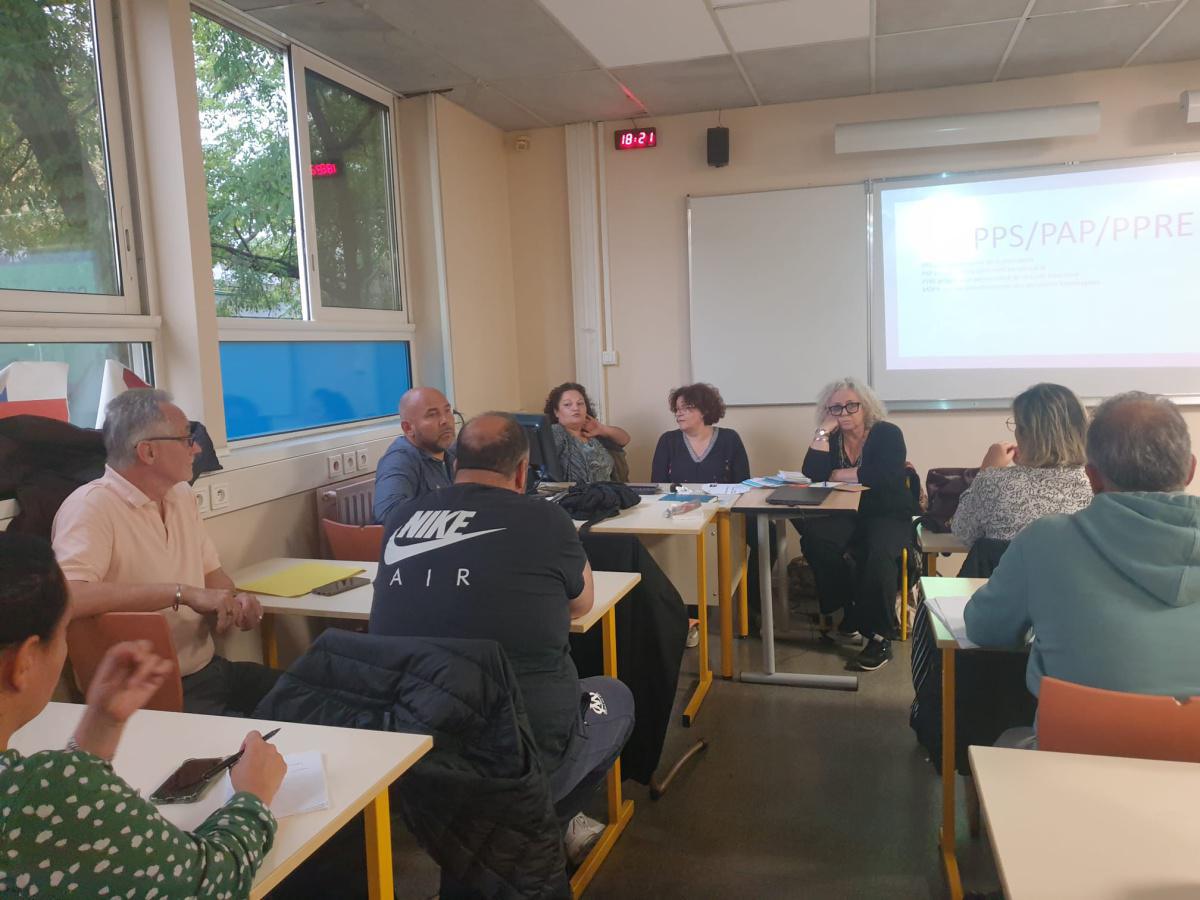 Séance d'information sur les dossiers Amex dans le plus gros lycée de France : joliot curie à Aubagne