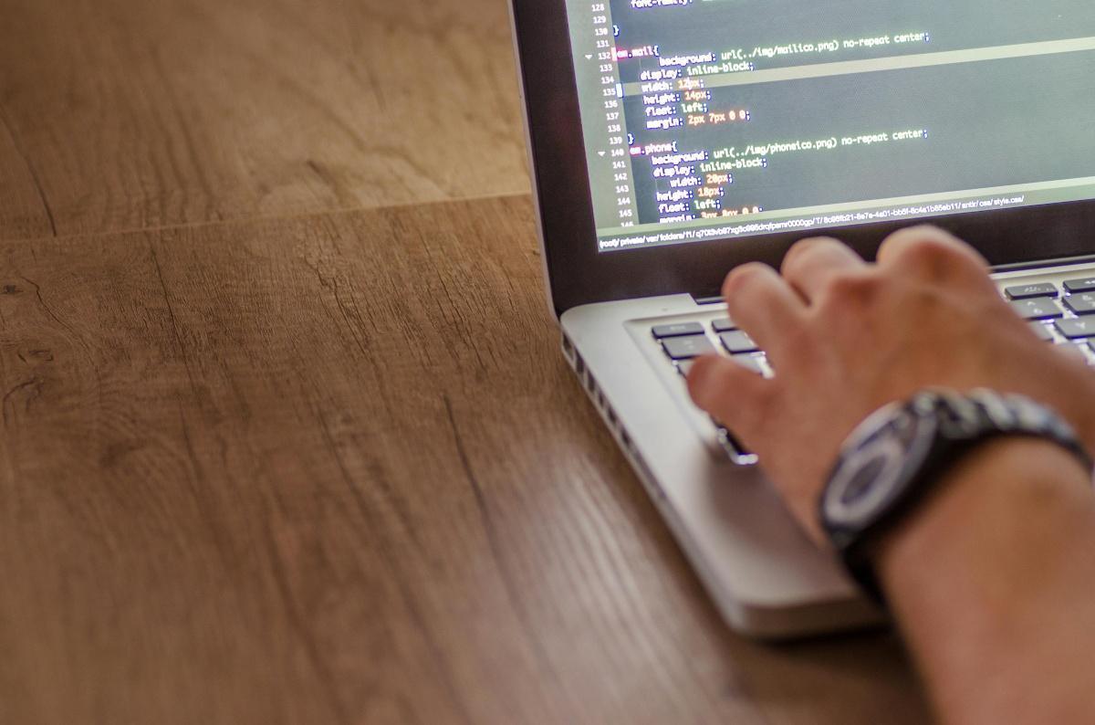 L’intelligence artificielle en entreprise : menace ou opportunité pour les salariés ? L’intelligence artificielle en entreprise : menace ou opportunité pour les salariés ?