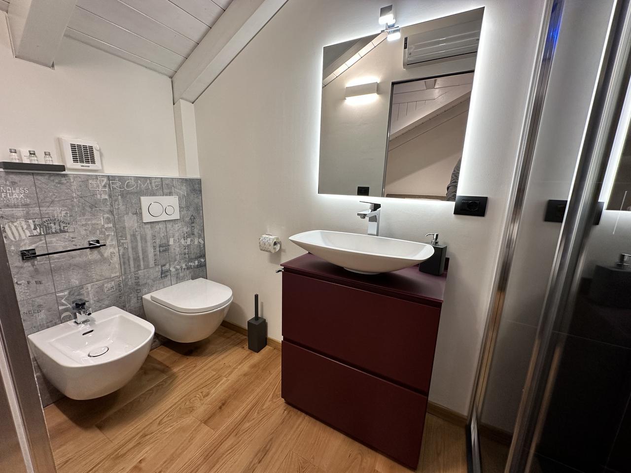Suite E - bagnetto