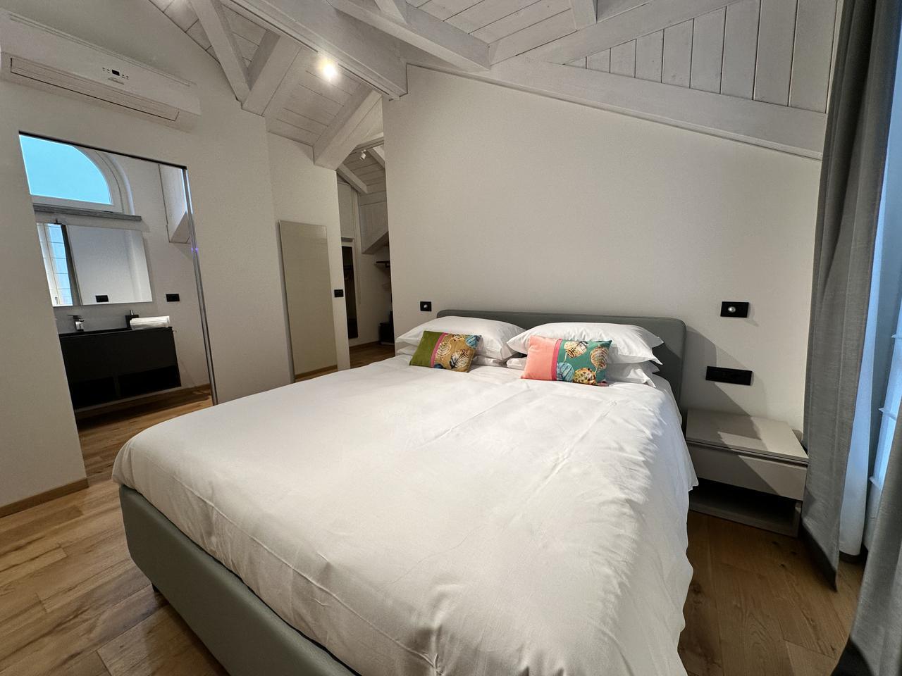 Suite E - Camera da letto padronale
